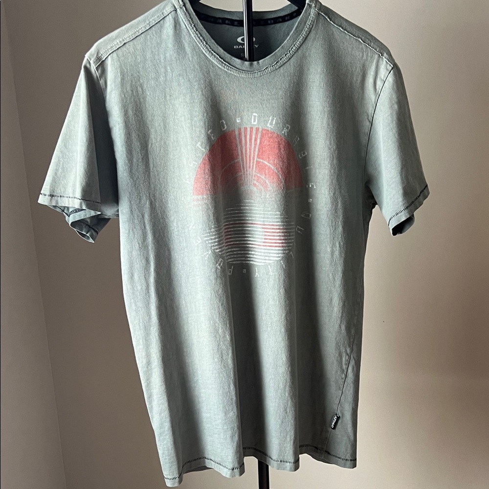 Oakley Gray and Red Graphic Tee - Size Large